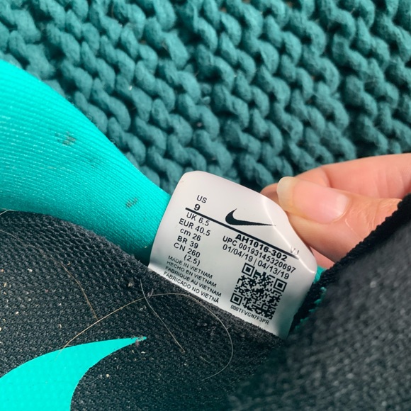 Nike Odyssey React 2 Flyknit Sneakers - Picture 5 of 7